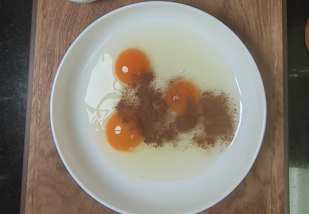 Egg and cinnamon mixture for rolled French toast