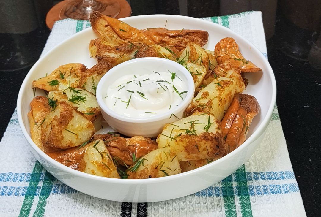 Another angle of the crispy potatoes and chicken sausages with garlic sauce and chives