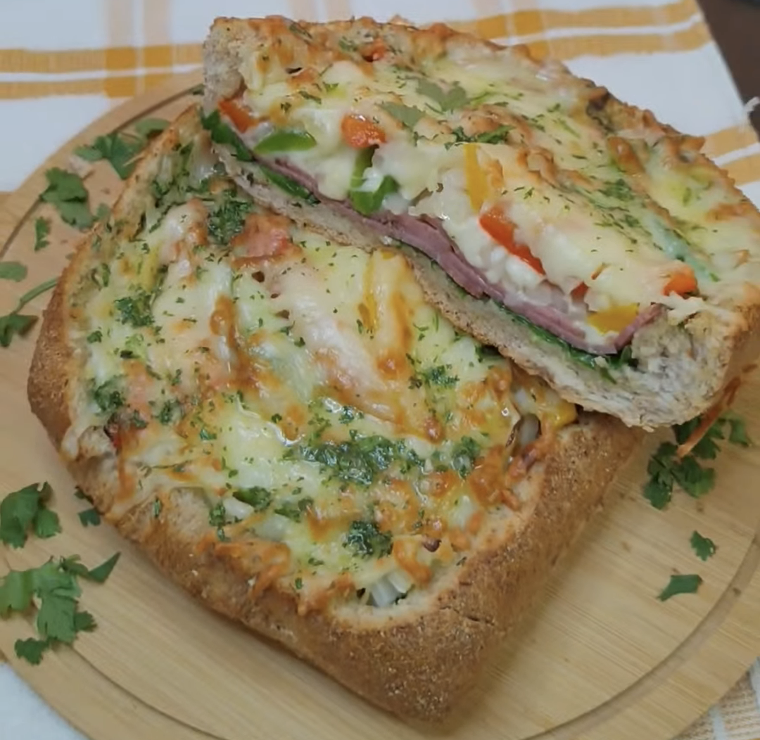 Air Fryer Cheesy Country Bread with a Twist